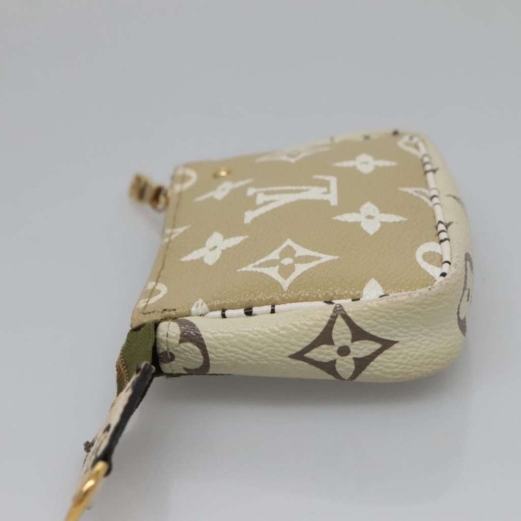 Louis Vuitton Mini pochette accessoire Green Canvas Good condition - Model View