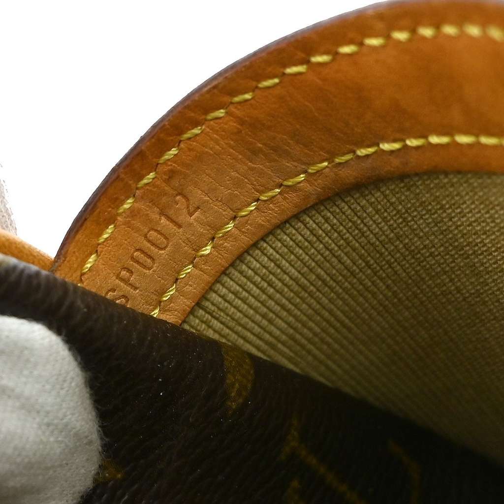 Louis Vuitton Reporter Bag Brown Canvas Fair condition - Model View