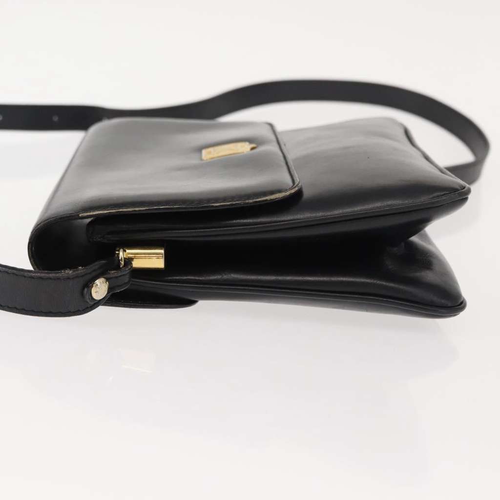 Celine Vintage Shoulder Bag Black Leather Good condition - Model View