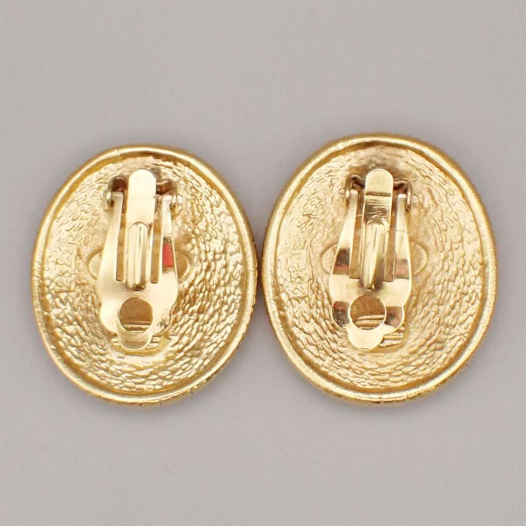 Chanel clips bouton ovale ange logo Gold Good condition - Back View