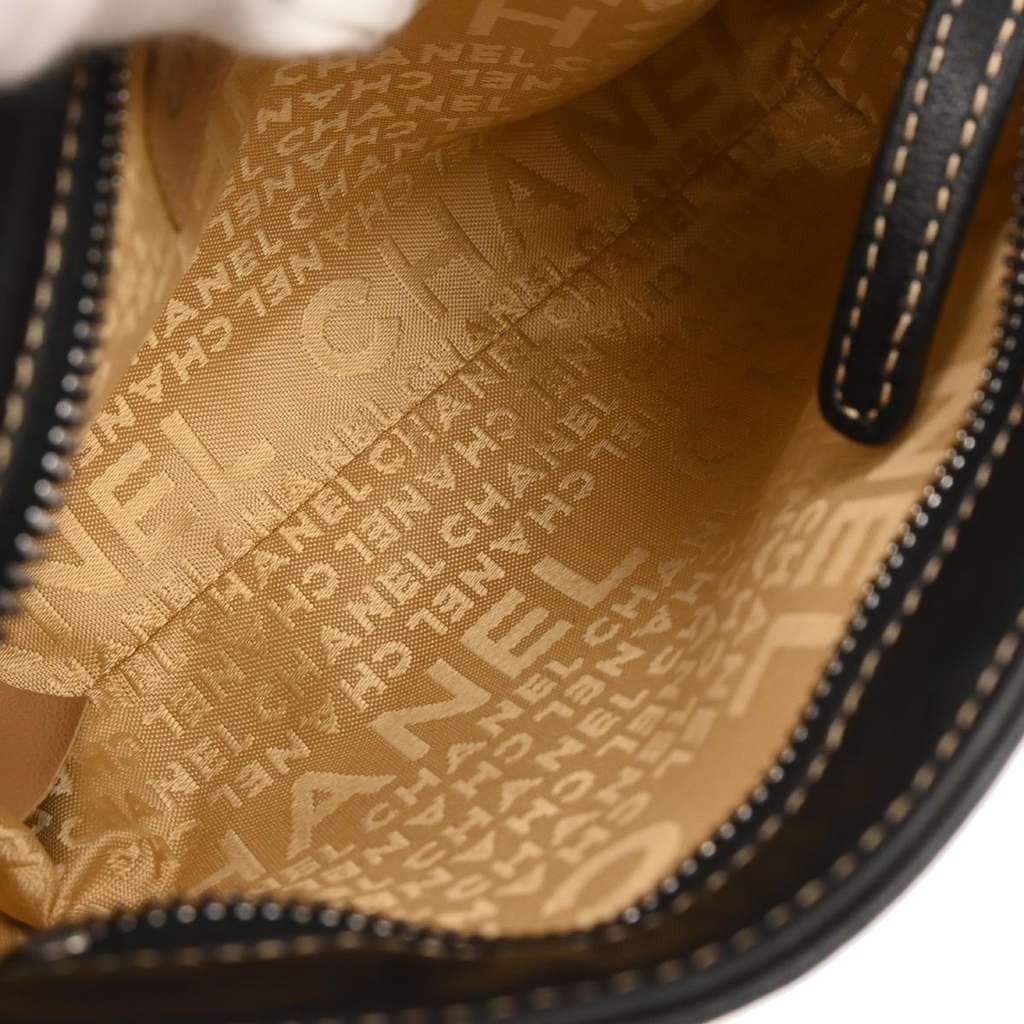 Chanel Surpique Clutch Black Good condition - Inside View