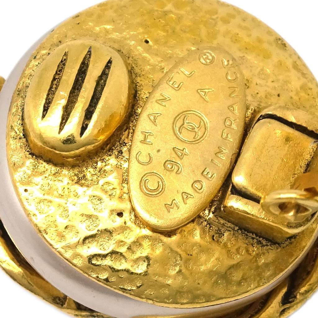 Chanel Vintage Triple cc earrings Gold Good condition - Model View