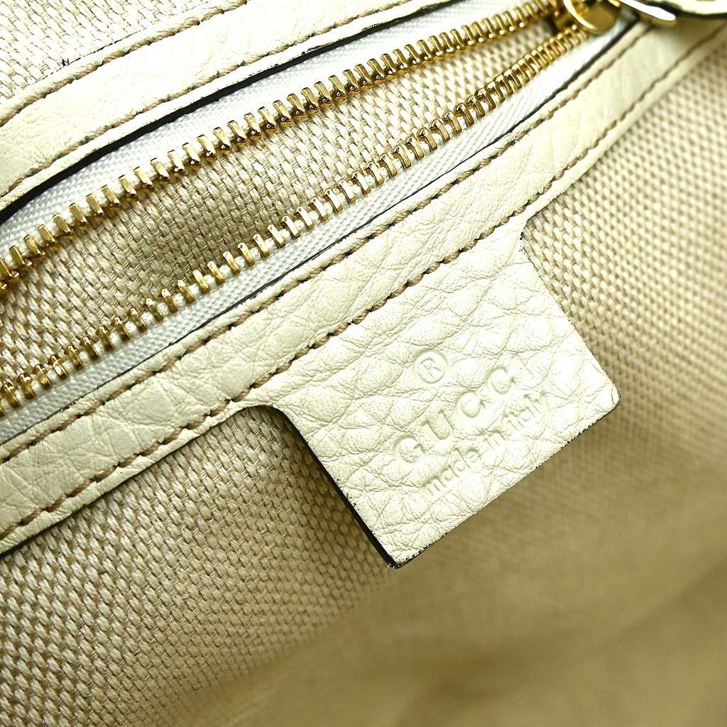 Gucci Soho Shoulder Bag Ecru Leather Good condition - Model View