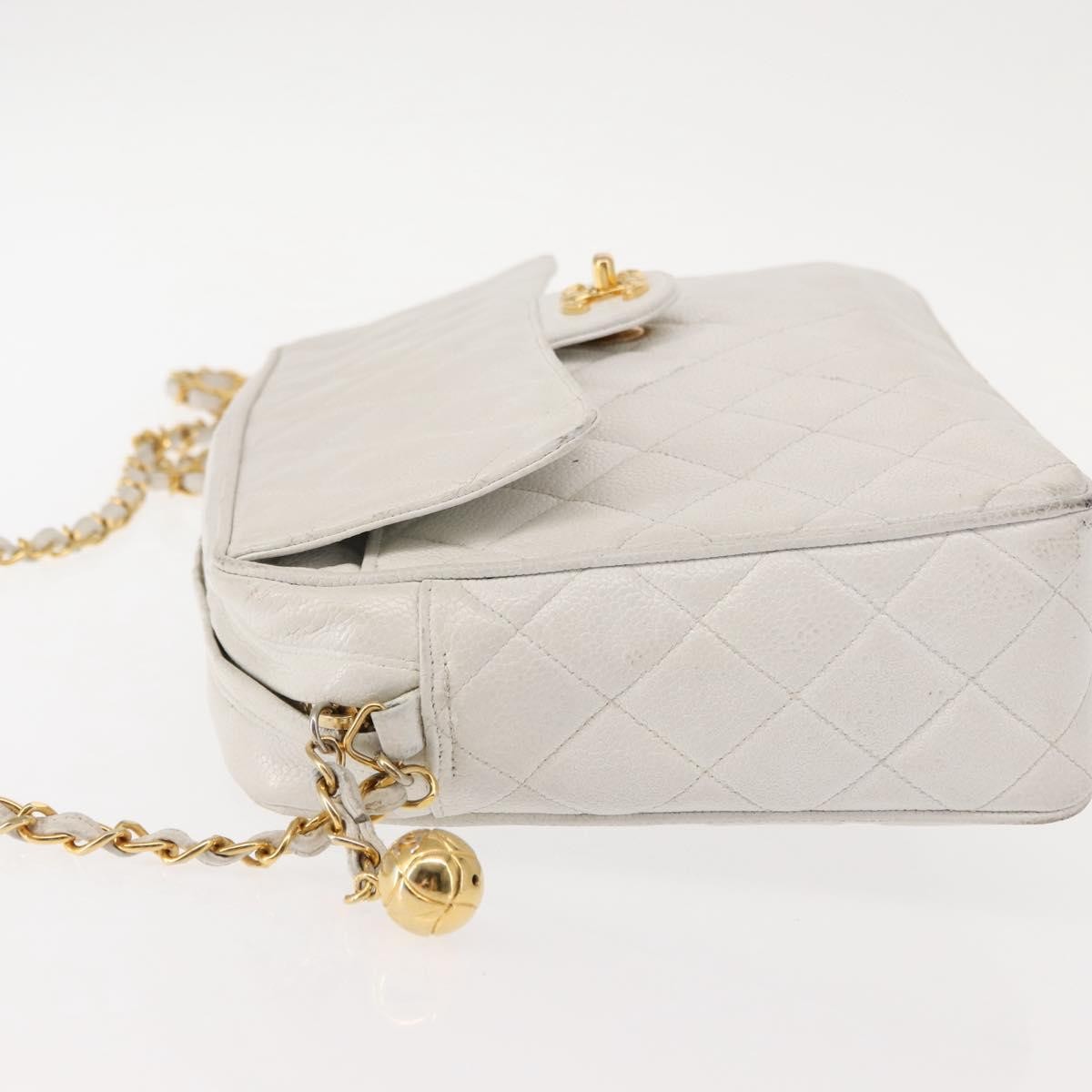 Chanel Vintage Front Pocket Camera Shoulder Bag White Leather Good condition - Model View