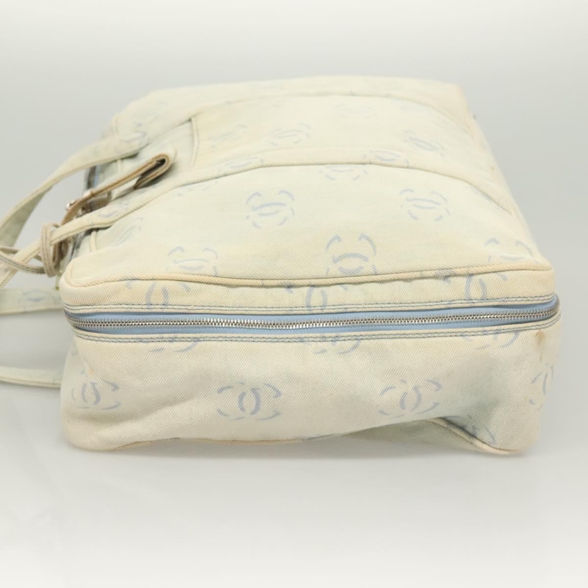 Chanel Zip Around Travel Bag Blue Good condition - Model View