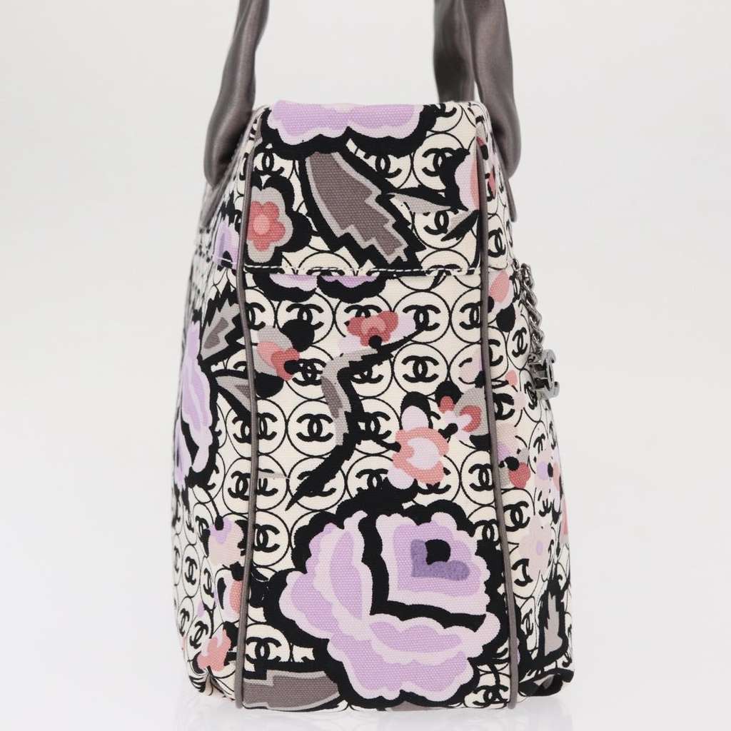Chanel Vintage Floral Tote Other Canvas Good condition - Model View