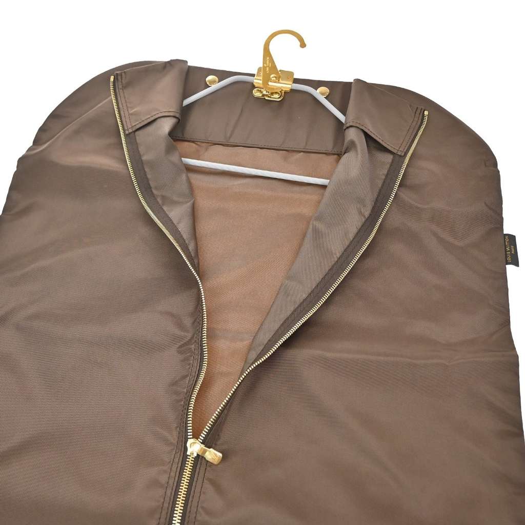 Louis Vuitton Garment case Brown Good condition - Model View