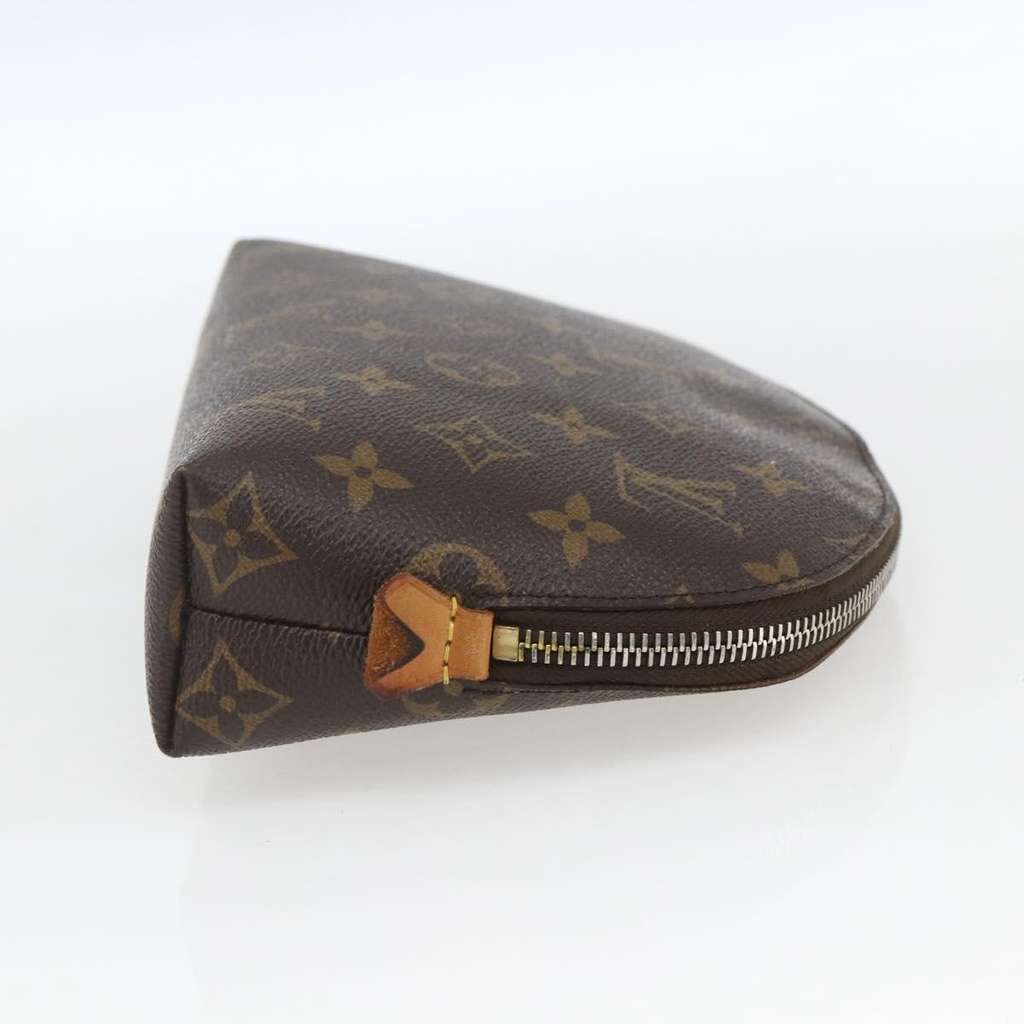 Louis Vuitton Cosmetic Pouch Brown Canvas Good condition - Model View