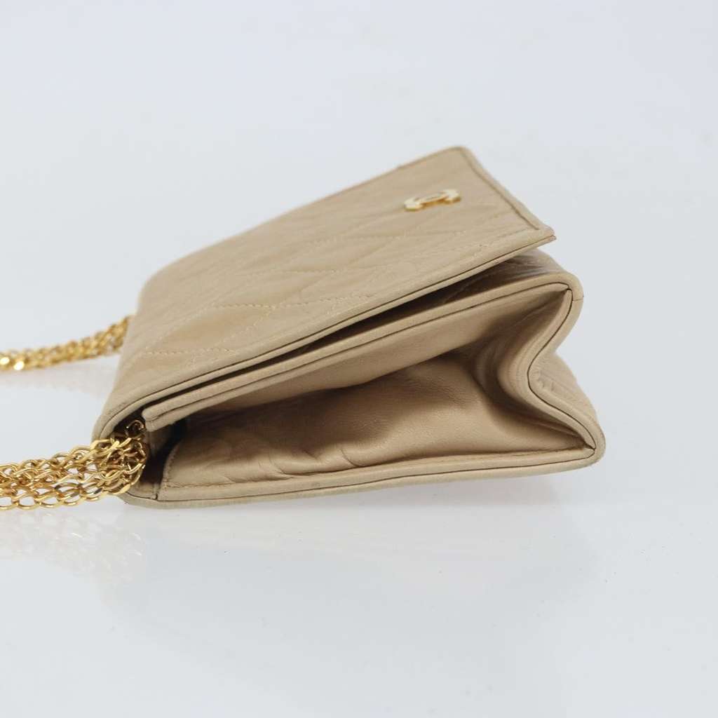 Chanel Vintage Full Flap Bag Beige Leather Fair condition - Model View
