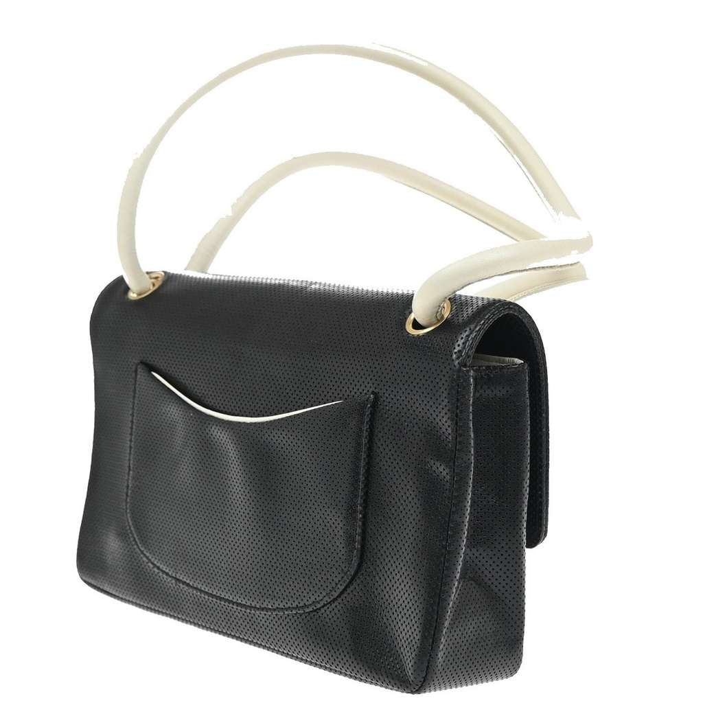 Chanel Vintage CC Flap Shoulder Bag Black Leather Good condition - Model View