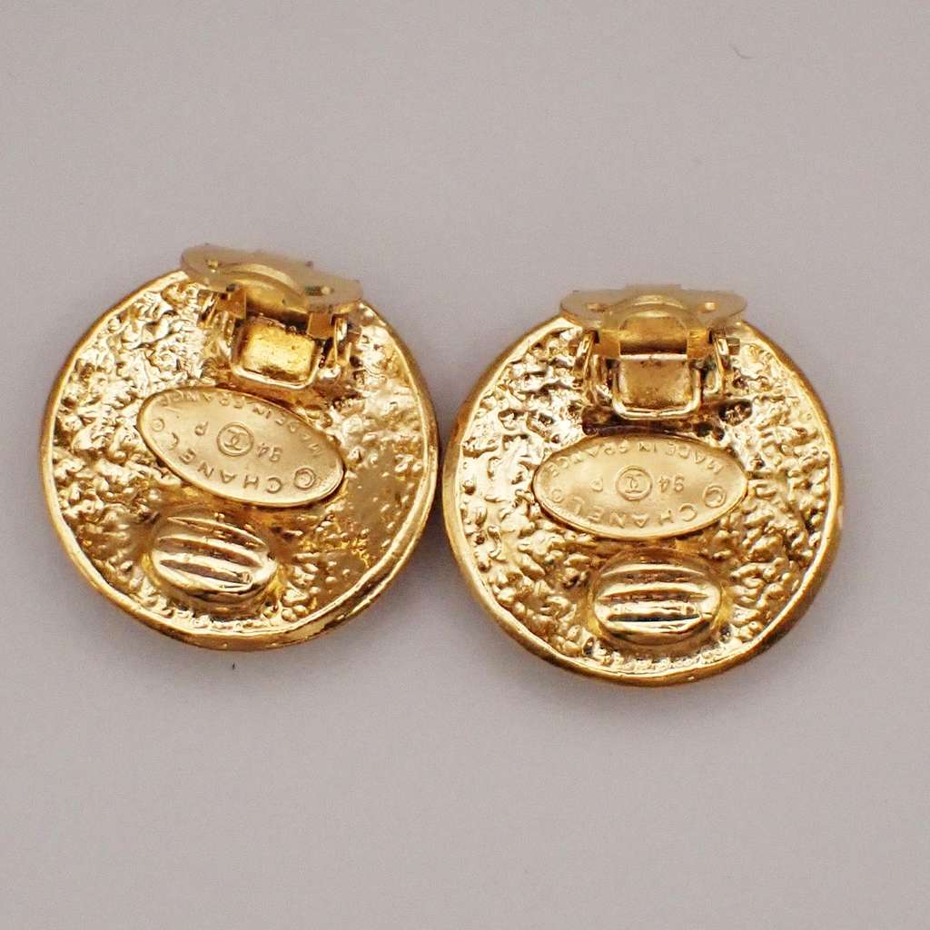 Chanel Vintage Round CC Clip-On Earrings Gold Good condition - Inside View