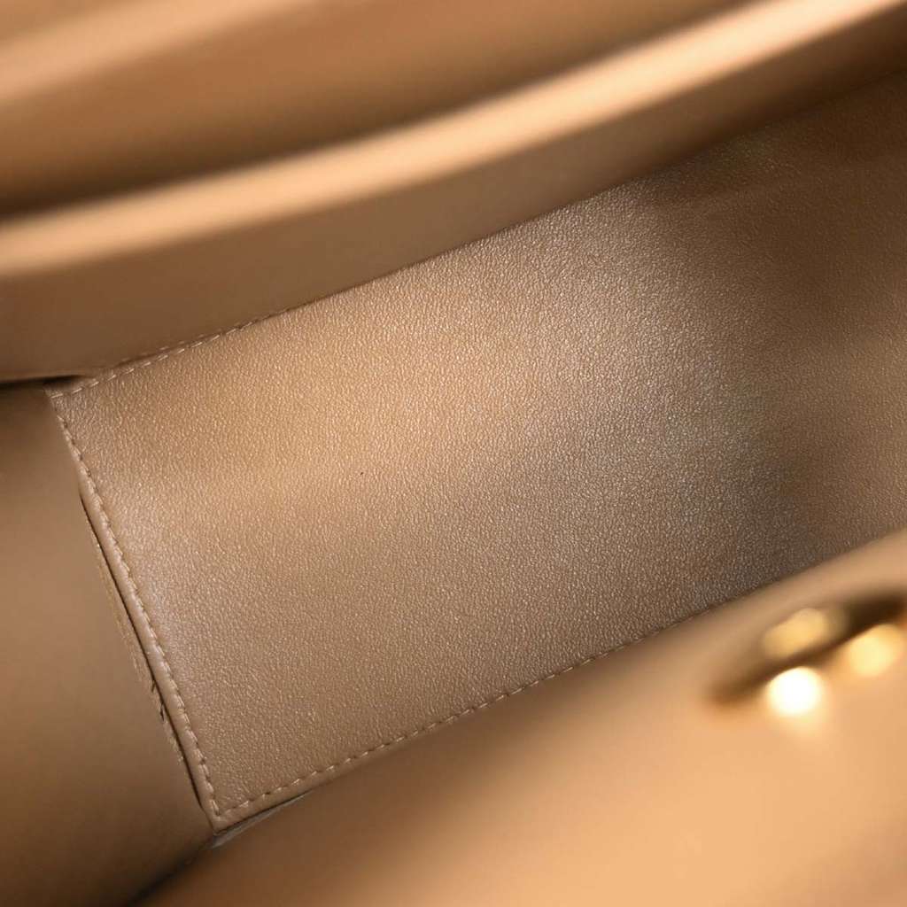 Chanel Vintage Top Handle Flap Bag Beige Leather Good condition - Inside View