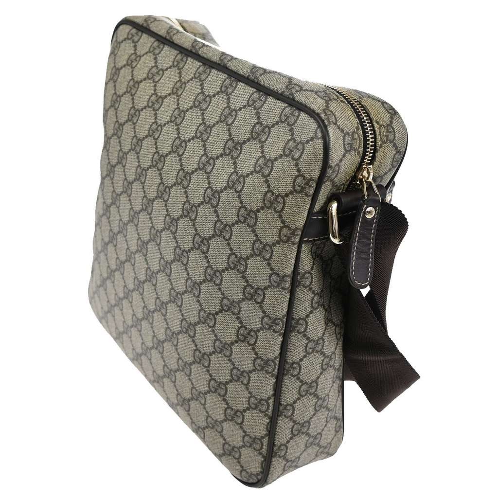 Gucci Front Zip Messenger Brown Canvas Good condition - Model View