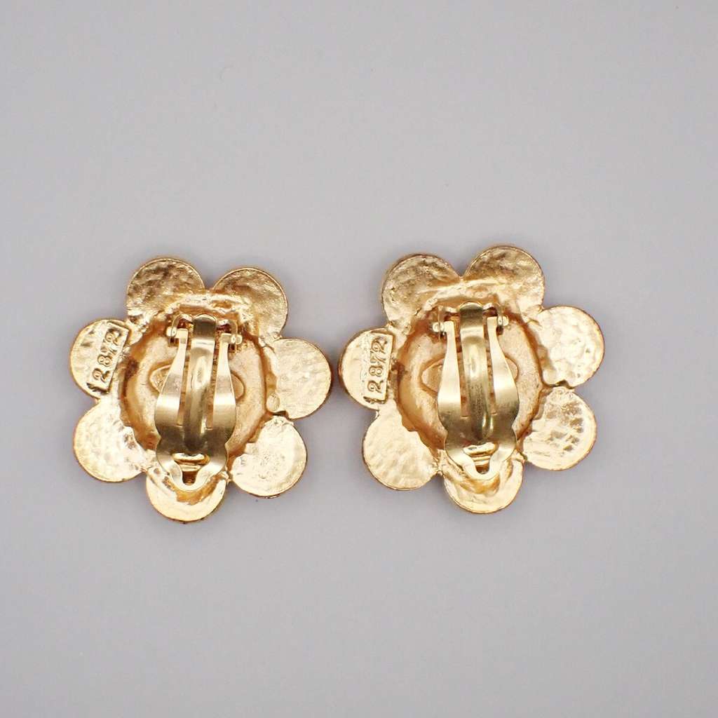 Chanel Vintage CC Flower Clip-On Earrings Gold Good condition - Back View