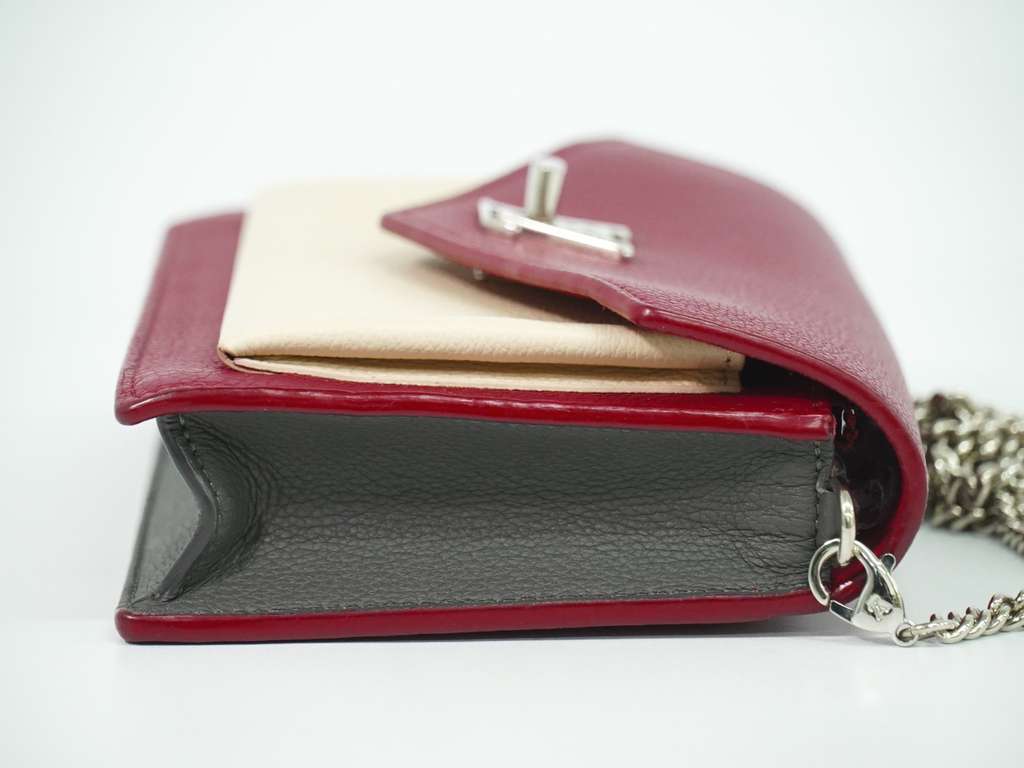 Louis Vuitton Mylockme Chain Pochette Red Leather Very good condition - Inside View