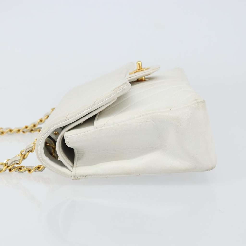 Chanel Vintage Classic Double Flap Bag White Leather Fair condition - Model View