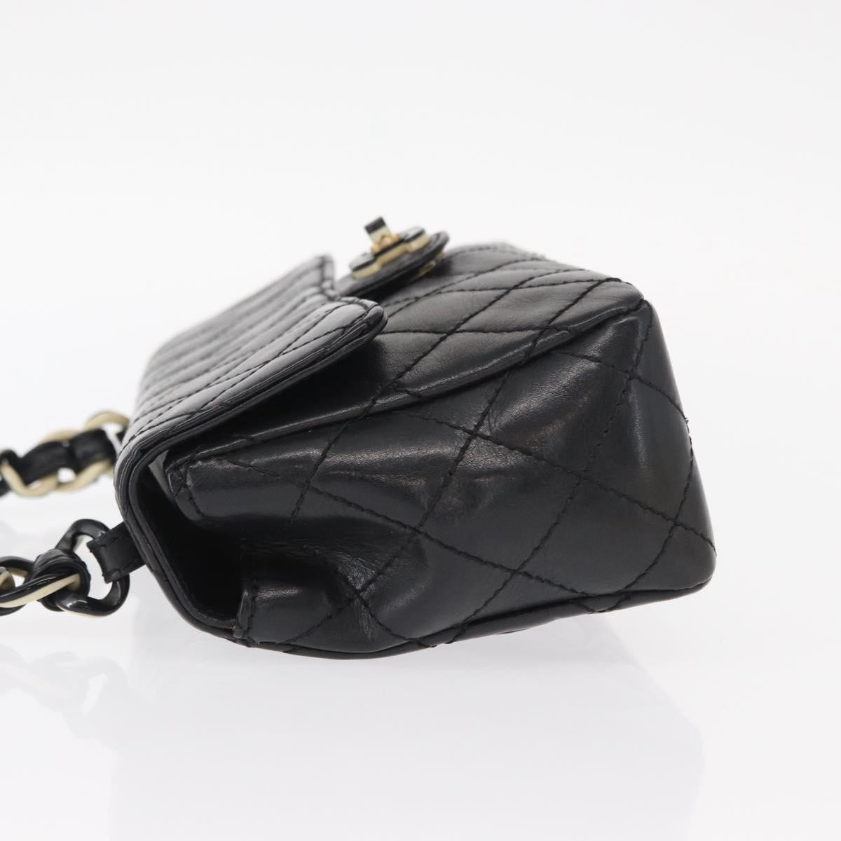 Chanel Vintage Resin Chain CC Flap Bag Black Leather Good condition - Model View