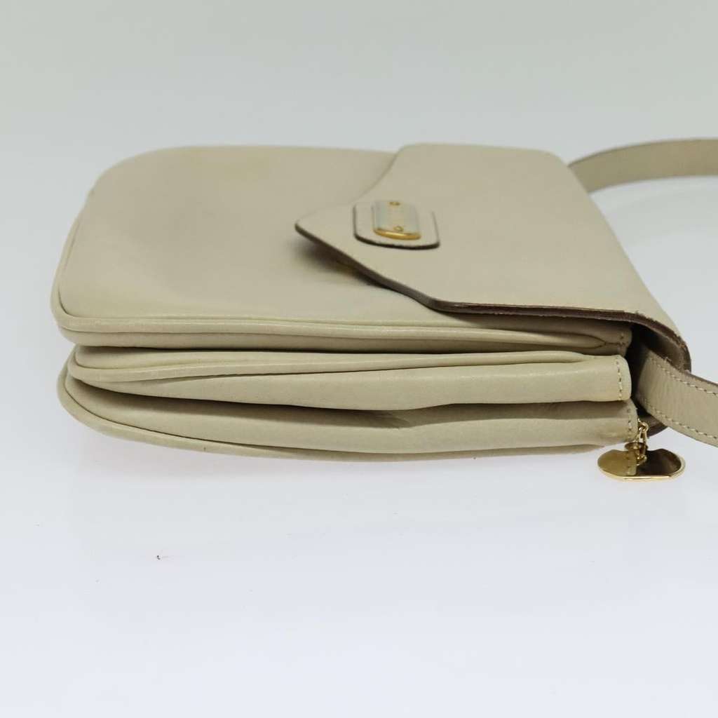 Celine Shoulder Bag Beige Leather Good condition - Model View