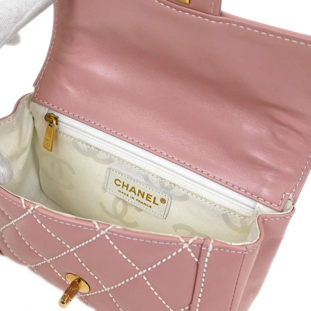 Chanel Wild Stitch Handbag Pink Leather Good condition - Model View