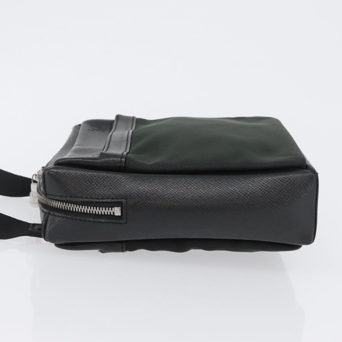 Louis Vuitton Sayan Messenger Bag Black Leather Good condition - Model View