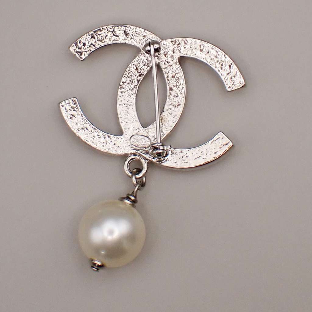 Chanel CC Drop Brooch Silver Good condition - Back View