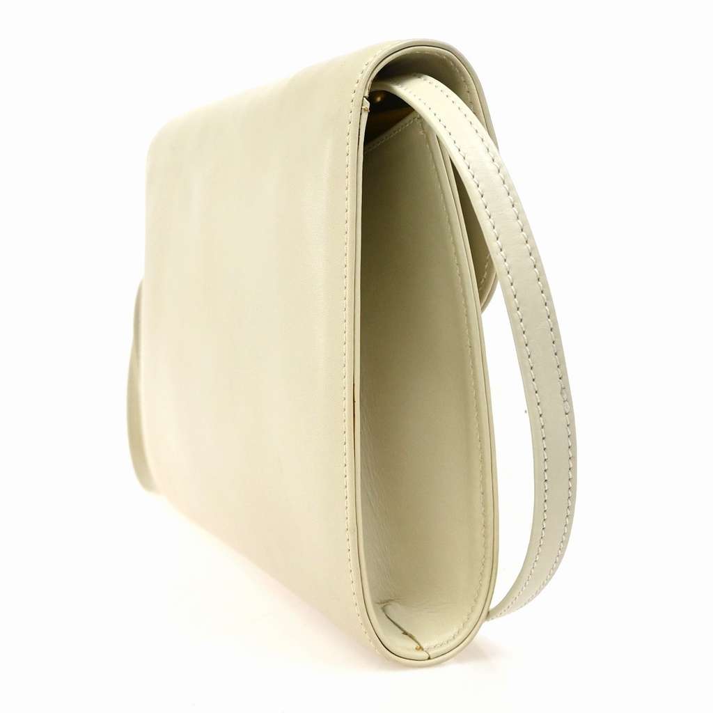 Celine Vintage Triomphe Flap Bag White Leather Good condition - Model View