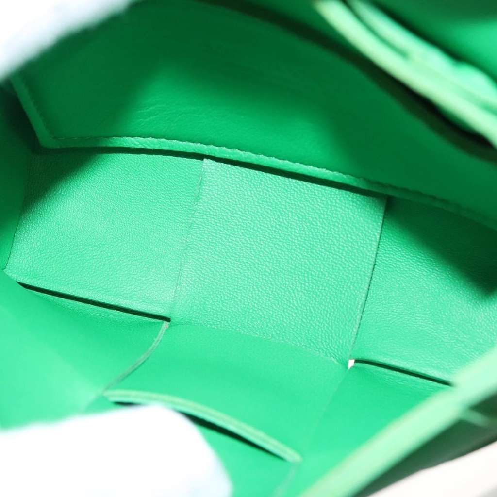 Bottega Veneta Cassette Crossbody Bag Green Leather Good condition - Box View