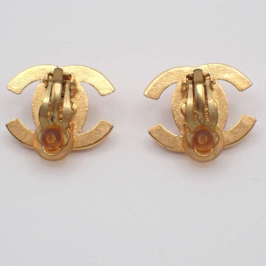 Chanel CC Button Clip-On Earrings Gold Good condition - Back View