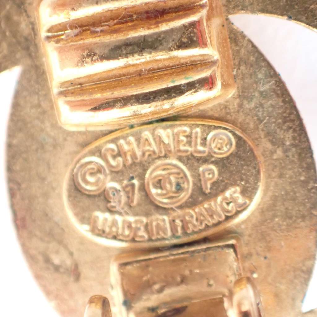 Chanel CC Button Clip-On Earrings Gold Good condition - Box View