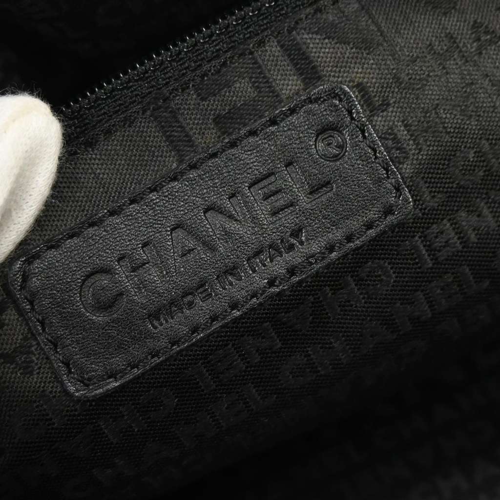 Chanel Square Stitch Bowler Bag Black Leather Good condition - Model View