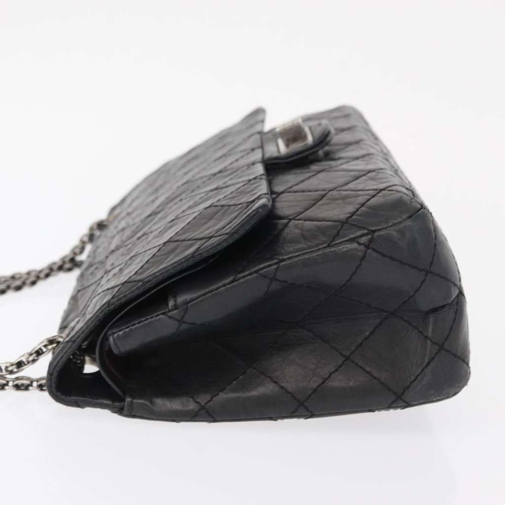 Chanel Reissue 2.55 Flap Bag Black Leather Good condition - Model View