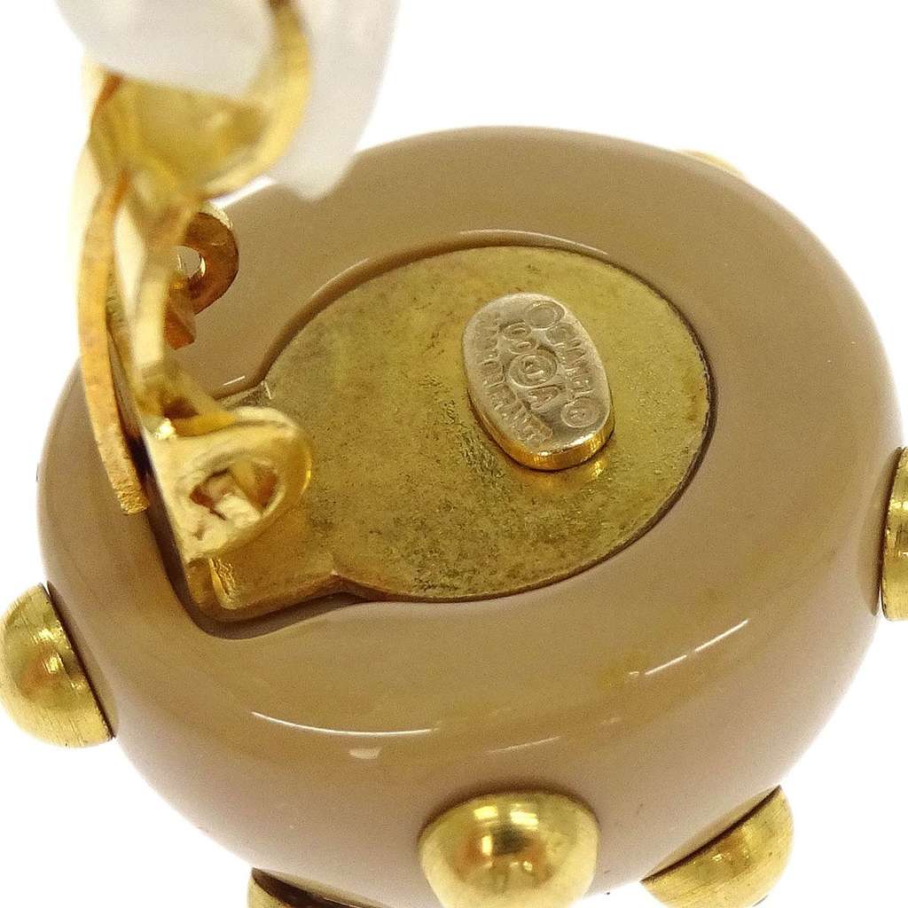 Chanel Vintage CC Round Cutout Clip-On Earrings Beige Good condition - Model View