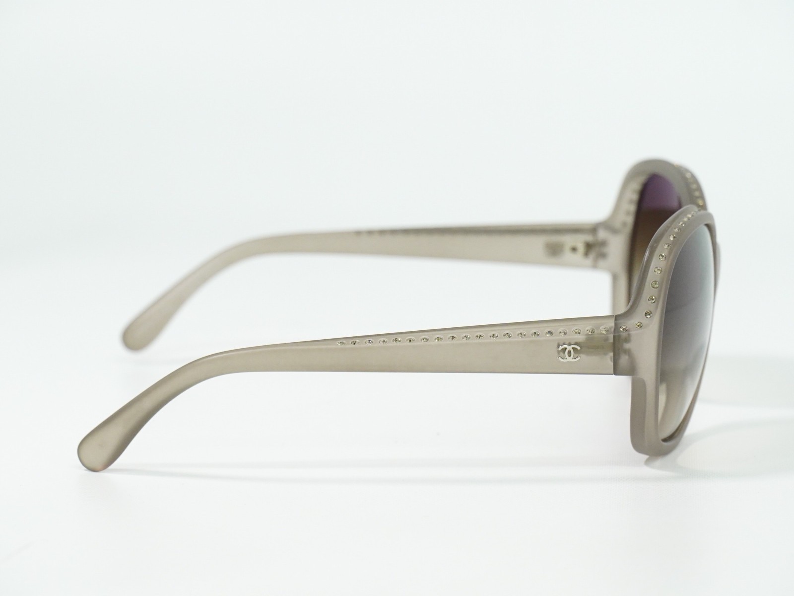 Chanel Logo CC Sunglasses Other Plastic Good condition - Model View