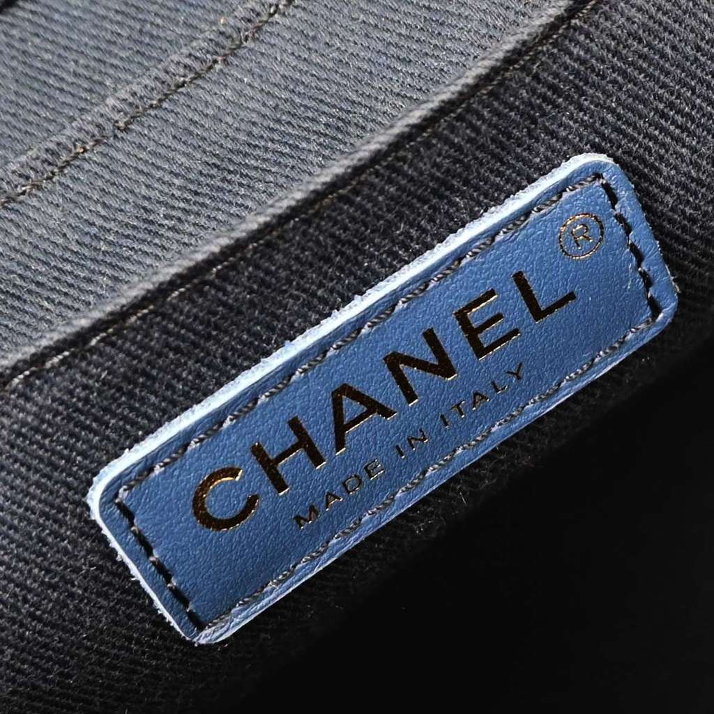 Chanel Vanity Case Blue Good condition - Model View