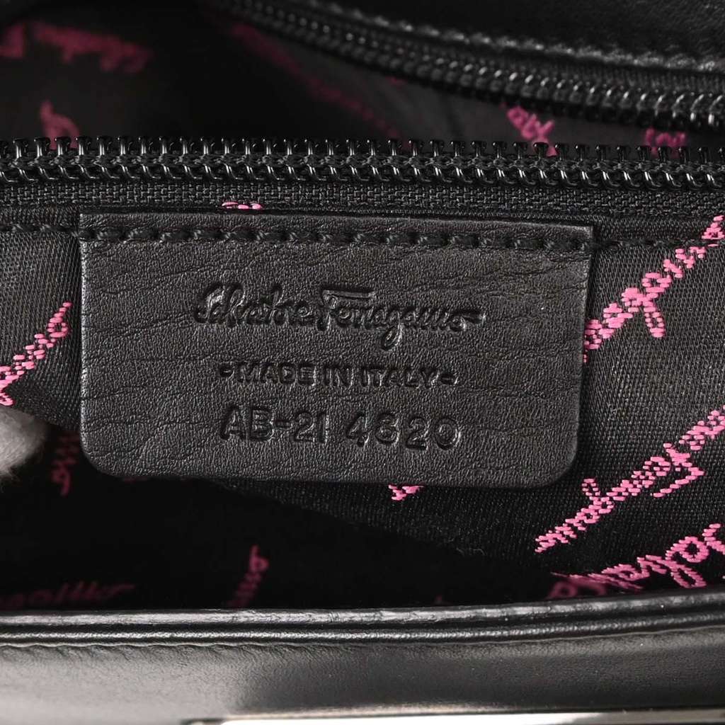 Salvatore Ferragamo Gancini handbag Black Leather Good condition - Model View