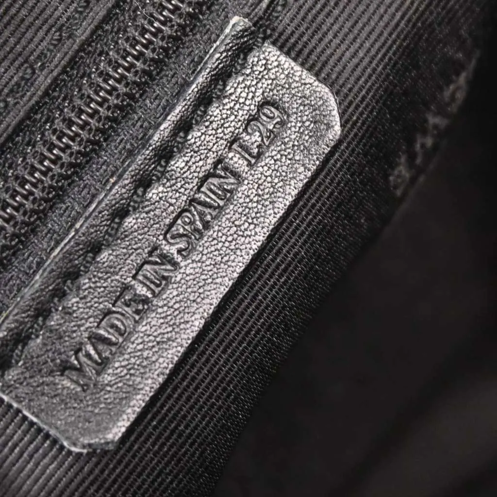 Loewe Amazona Bag Black Leather Good - Model View