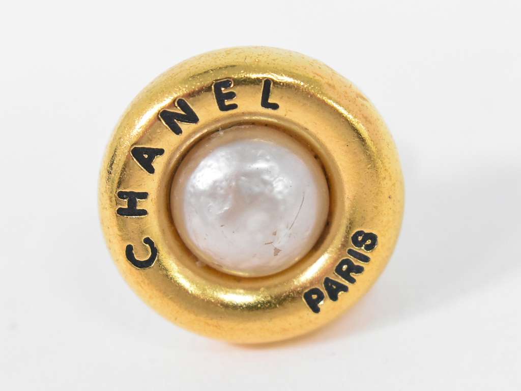 Chanel CC Hoop Clip-On Earrings Gold Good condition - Box View