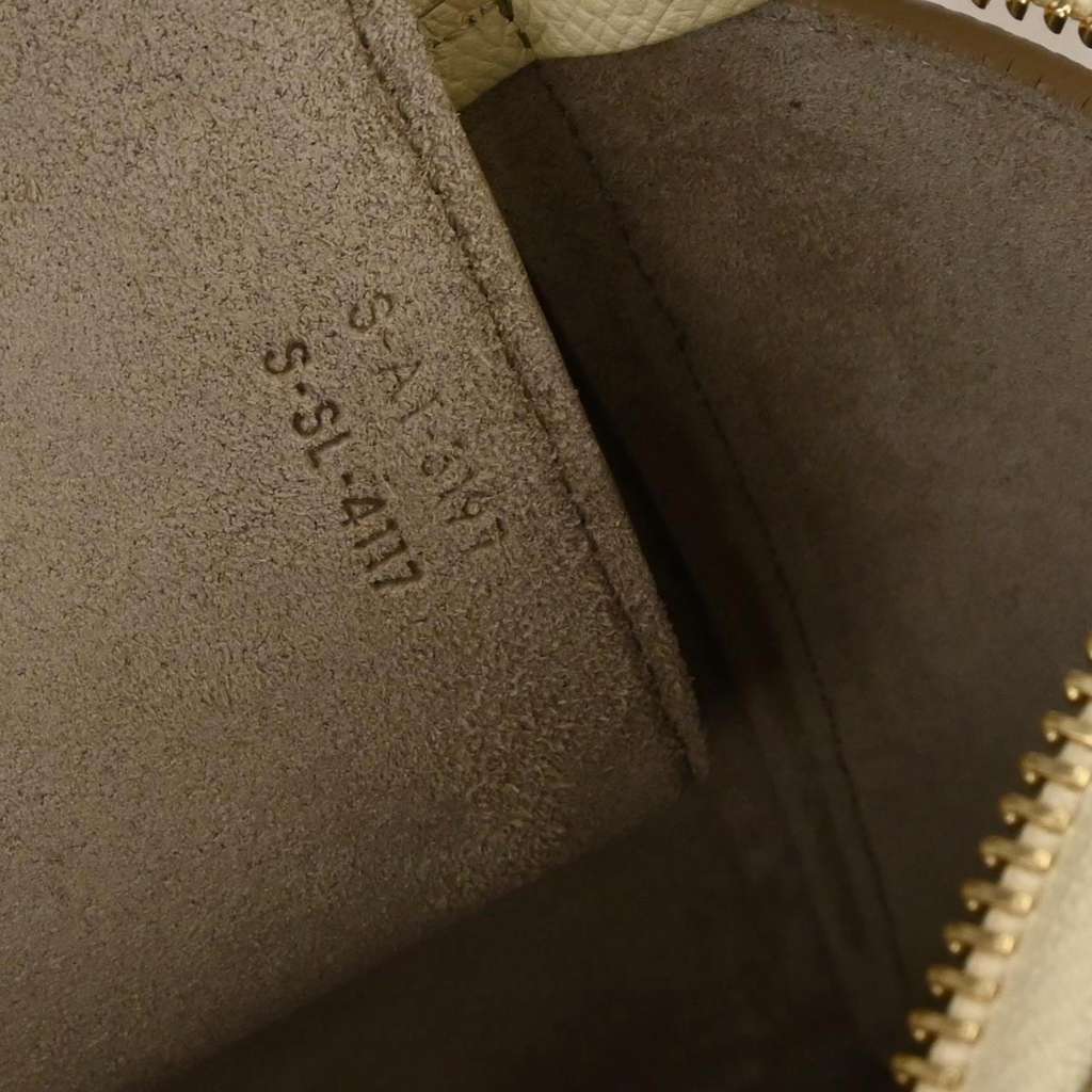 Celine Belt Bag Ecru Leather Very good condition - Model View