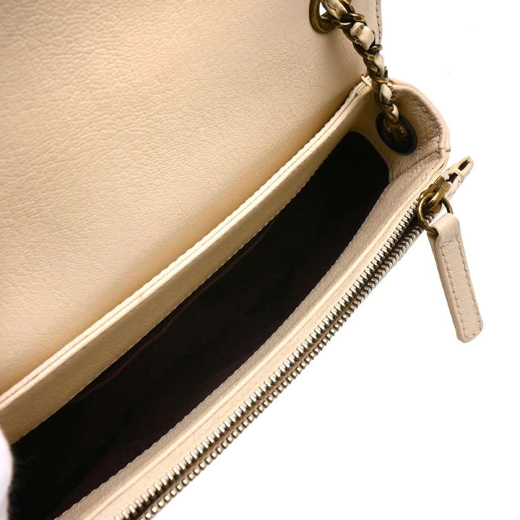 Chanel Coco Curve Flap Messenger Beige Leather Good condition - Model View