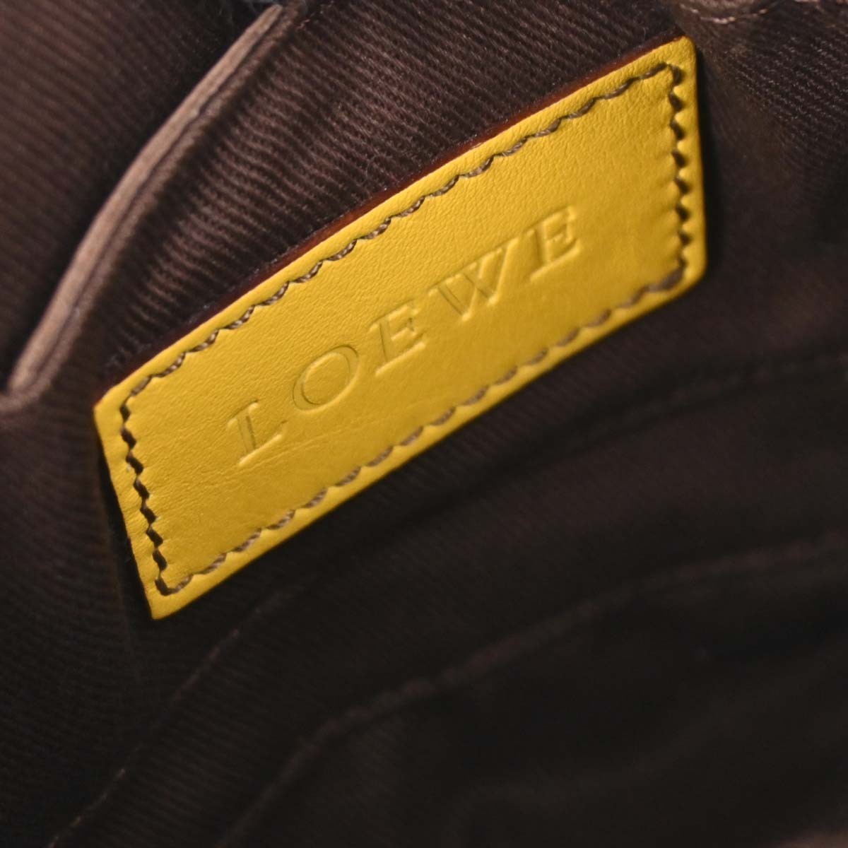 Loewe Vintage Shoulder Bag Yellow Leather Good condition - Model View