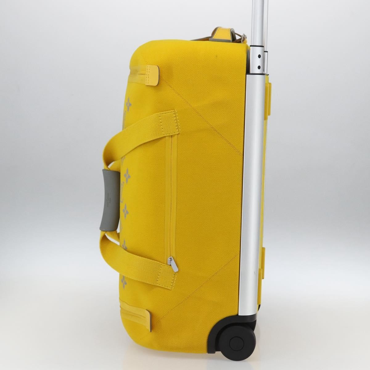 Louis Vuitton Horizon Soft Duffle Yellow Canvas Good condition - Model View