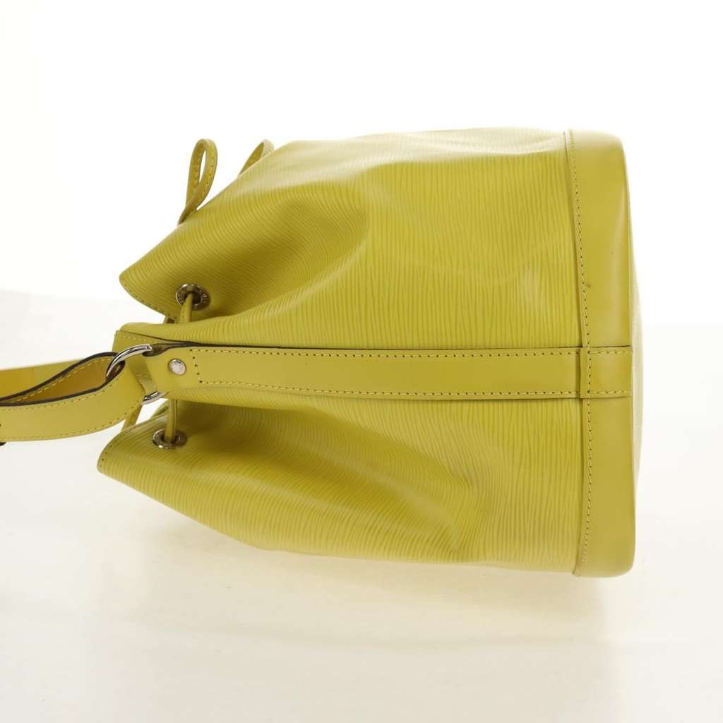Louis Vuitton Petit Noe Handbag Green Leather Good condition - Inside View