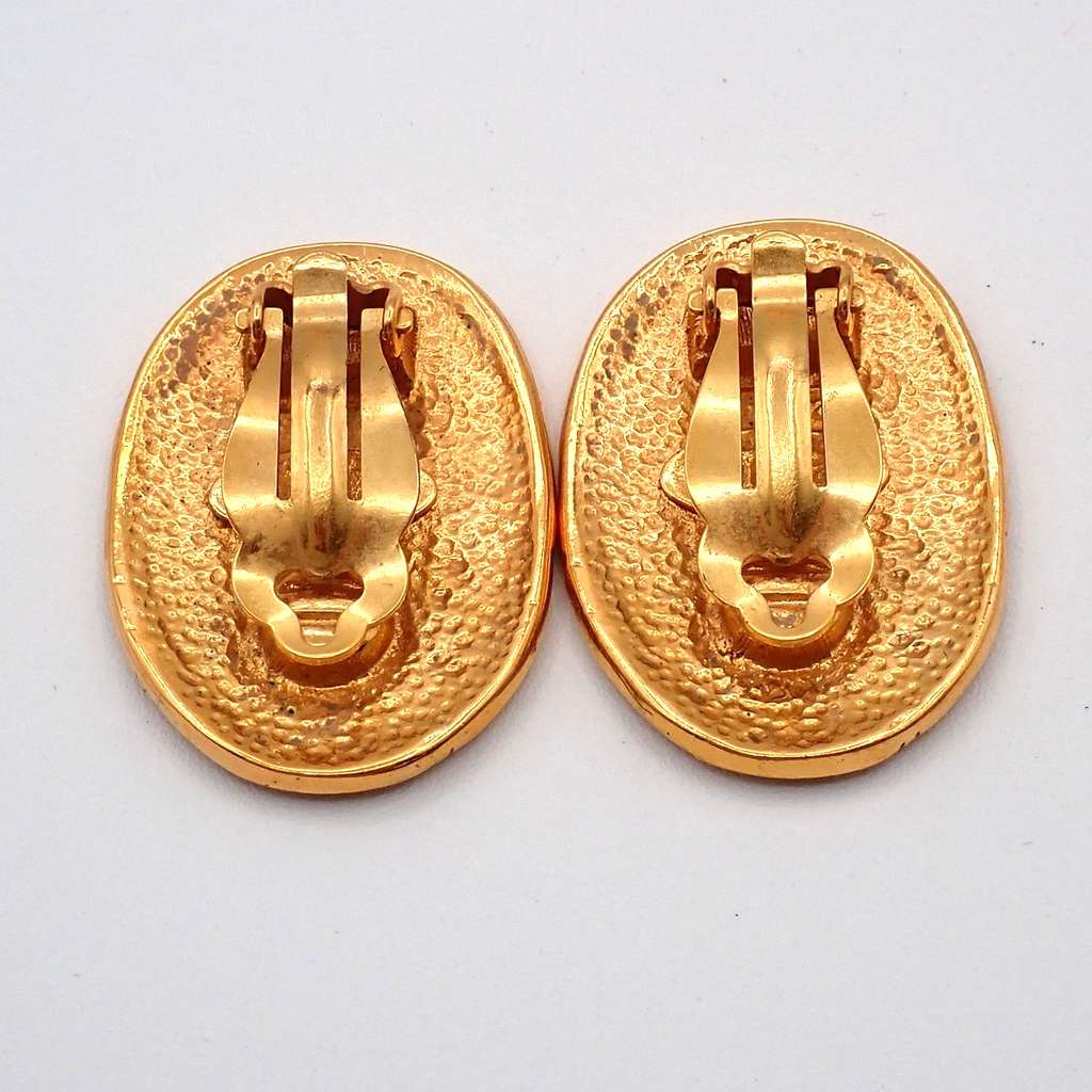 Chanel Vintage CC Crown Oval Plate Clip-On Earrings Gold Good condition - Back View