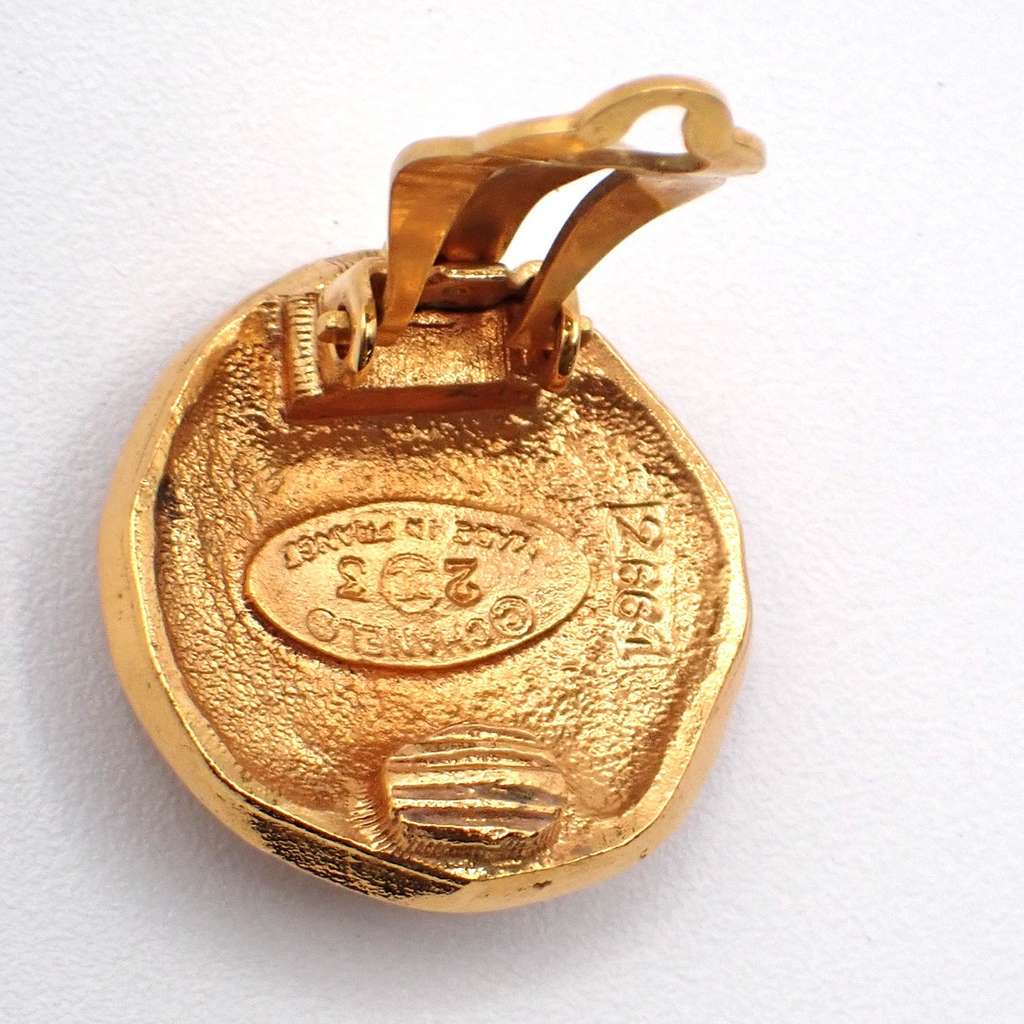 Chanel Vintage Round CC Clip-On Earrings Gold Good condition - Box View