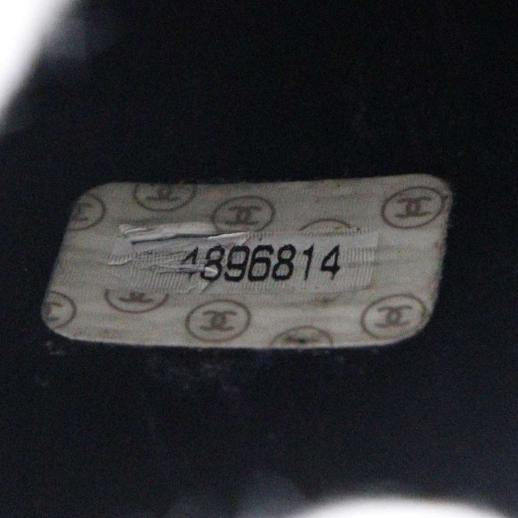 Chanel Vintage Timeless Cosmetic Case Black Leather Good condition - Box View