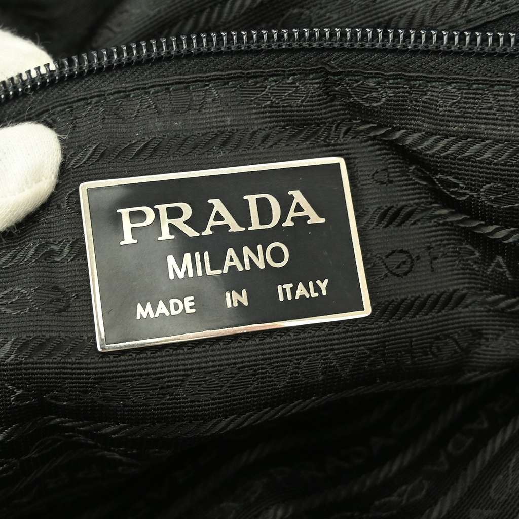 Prada Weekend Duffle Bag Black Good condition - Model View