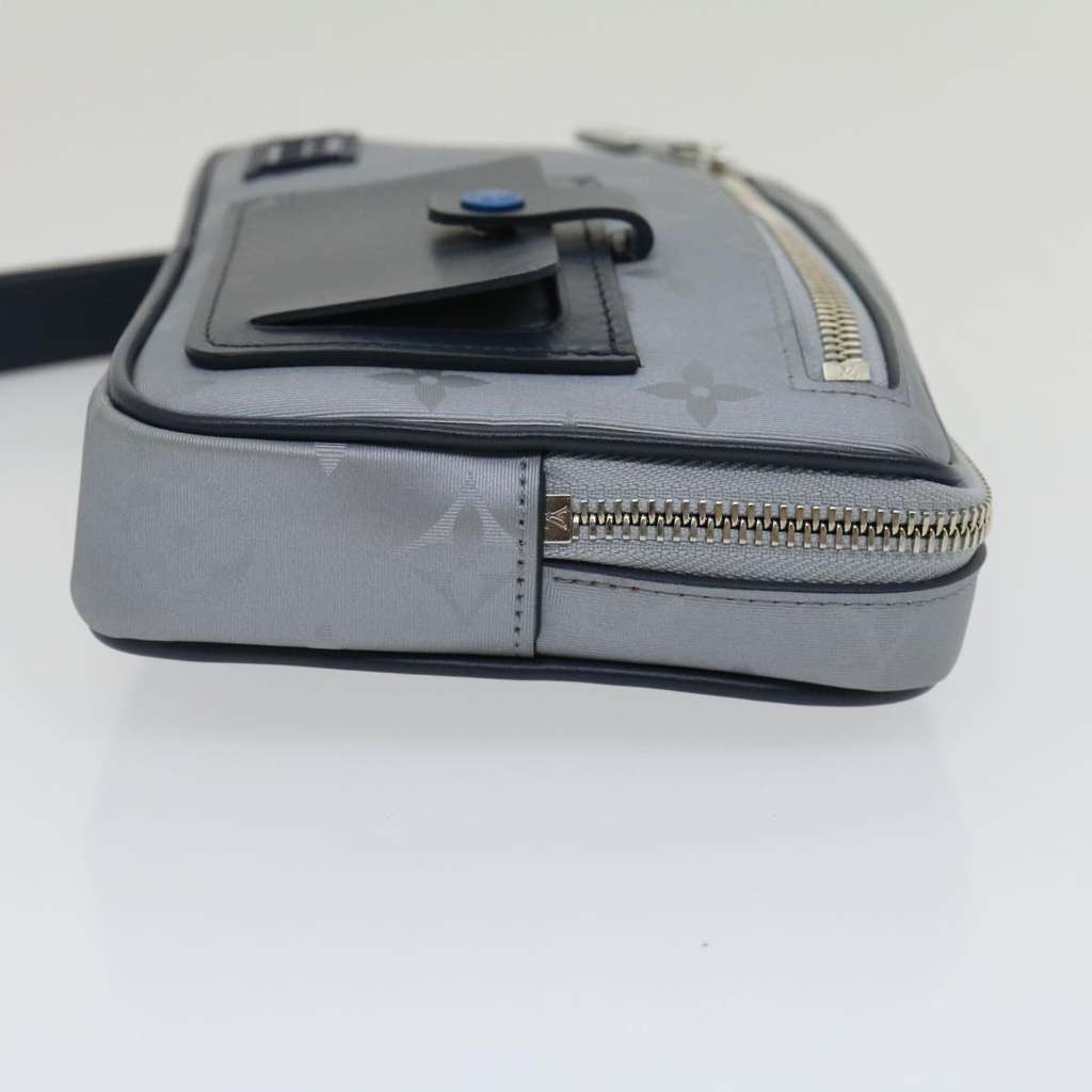 Louis Vuitton Alpha Clutch Silver Good condition - Model View