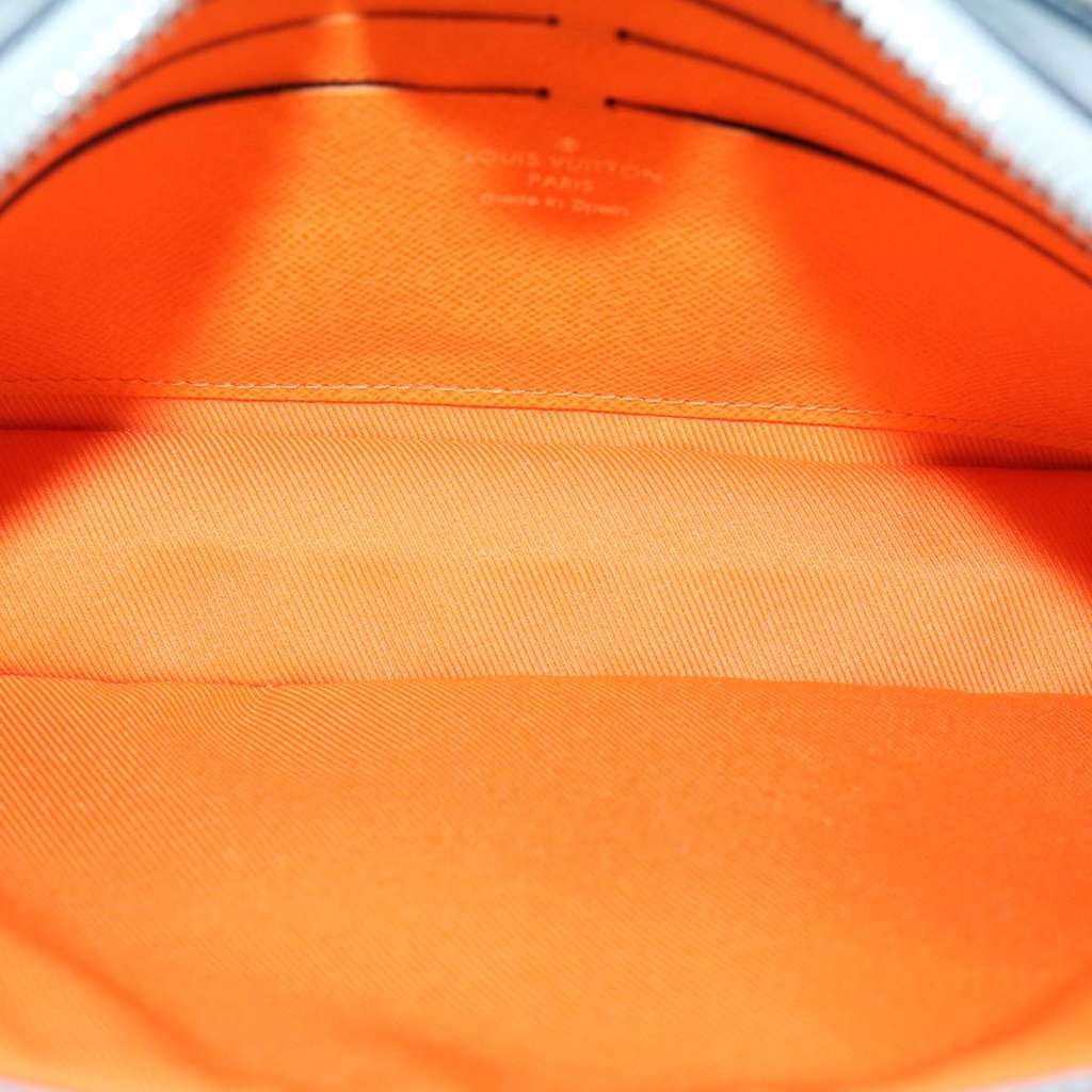 Louis Vuitton Alpha Clutch Silver Good condition - Box View