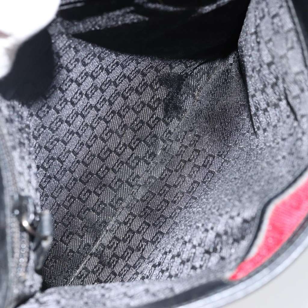 Gucci Front Pocket Messenger Red Good condition - Box View