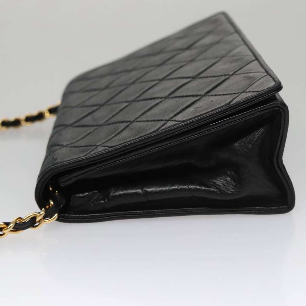 Chanel Vintage Full Flap Shoulder Bag Black Leather Good condition - Model View
